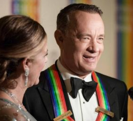 Tom Hanks und seine Frau spenden Blut für die Entwicklung eines Impfstoffs gegen das Coronavirus