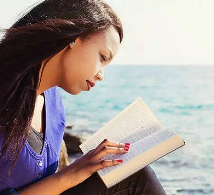 Еженедельное чтение Библии снижает тревожность и усиливает надежду – исследование