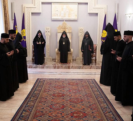 Католикос Всех Армян встретился с новорукоположенными членами церкви