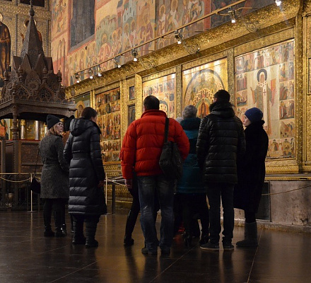Eine Besichtigung der Kirchen und Klöster des Heiligen Nikolaus des Wundertäters wurde durch den Moskauer Seefahrer 'Mosgorpass' ergänzt.