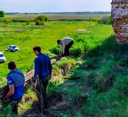 Orthodoxe Freiwillige in Tatarstan 'übernahmen' die Schirmherrschaft über eine verlassene ländliche Kirche
