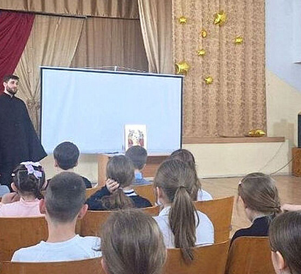 В Донецкой епархии прошли просветительские встречи с учащимися общеобразовательных школ в преддверии Светлой Пасхи