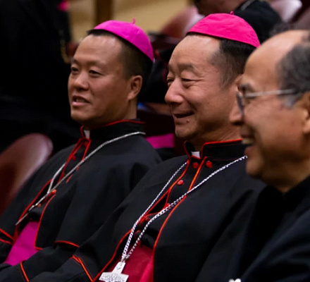 Китай хранит молчание в связи со смертью Папы Франциска на фоне всемирных поздравлений