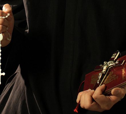 Exorzismus des 21. Jahrhunderts: telefonisch und in englischer Sprache