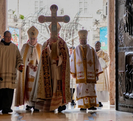 ФОТО: Кардинал Пиццабалла открывает 2025 Юбилейный год на Святой Земле