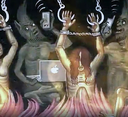 Im Tempel in der Region Twer wurden Dämonen mit Smartphones in der Hand dargestellt