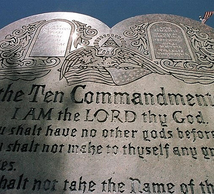 США: Арканзас стал еще одним штатом, где по закону в школьных классах должны висеть 10 заповедей